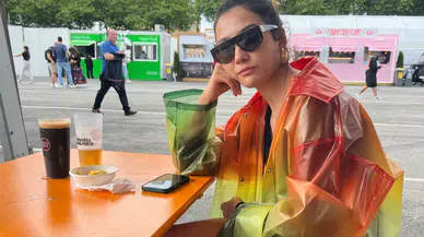 Aybüke Pusat’ın LGBTIQ+ paylaşımı olay yarattı: TRT'de diziye başlayınca koşa koşa sildin, neyin şovu şimdi bu