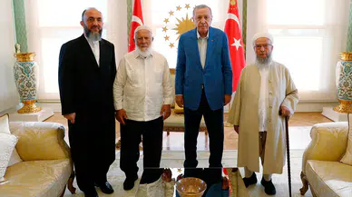 İsmailağa Cemaati lideri Fikri Doğan ve cemaat üyelerinden Cumhurbaşkanı Erdoğan'a ziyaret