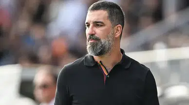 Arda Turan’ın Ukraynalı kızlarla “temassız sarılma” pozu sosyal medyayı salladı