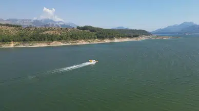 Burdur Karacaören Barajı’na eğitim uçağı düştü