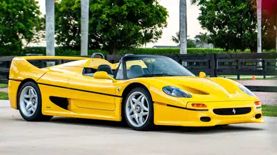 Sarı renkli Ferrari F50 rekor fiyata satıldı