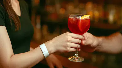 Cinsel saldırıya karşı kimyasal bileklik: Festival alanlarında vakaları bitirdi