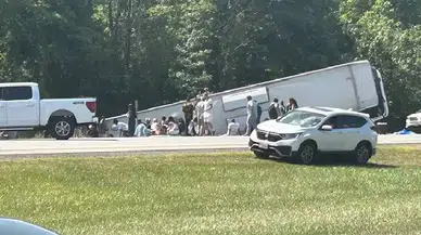 Tur otobüsü kazası: 5 ölü, onlarca yaralı