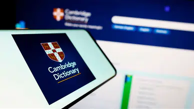 Cambridge Sözlüğü'ne "Skibidi, broligarchy, tradwife" gibi sosyal medya jargonunda yer alan kelimeler girdi