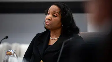 Görevden ayrılmayacağını belirten Fed Yönetim Kurulu Üyesi Cook, Trump'a dava açacak!