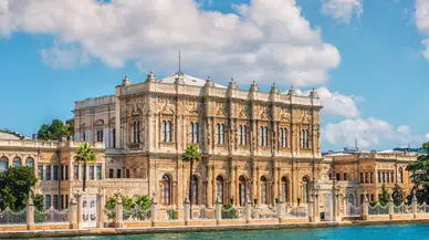 Dolmabahçe Sarayı Nerede ve Nasıl Gidilir?