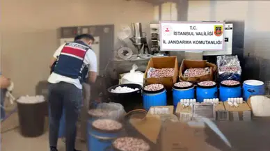 Zeytinburnu ve Sarıyer'de düzenlenen operasyonlarda 847 bin 600 uyuşturucu hap ele geçirildi