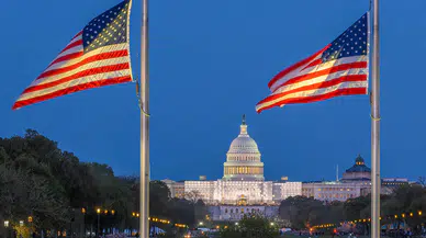 ABD bayrağını yakan kişiler 1 yıl hapis cezasına çarptırılacak