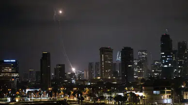 Husilerden İsrail’e füze saldırısı: Tel Aviv'de sirenler susmuyor