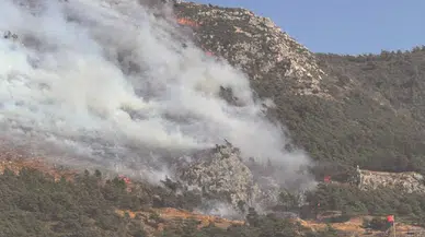 Hatay Antakya’da Habib-i Neccar Dağı eteklerinde orman yangını