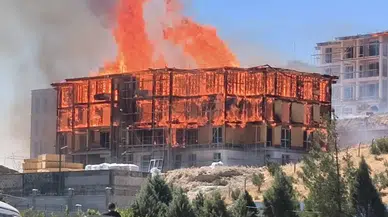 Kahramanmaraş'ta Orman Bölge Müdürlüğü'ne ait ahşap lojman inşaatında yangın çıktı