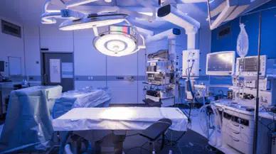 Ameliyat sırasında hemşireyle ilişkiye giren doktor hakkında şaşırtan karar