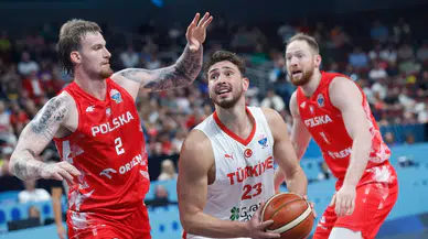 Basketbolseverler dikkat! 12 Dev Adam, Yunanistan ile yarı finalde karşı karşıya geliyor! Maçın tarih ve saat bilgileri ile yayın kanalı haberimizde!