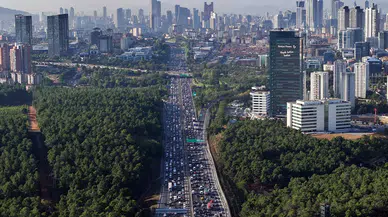 Okulların açılmasıyla İstanbul'da trafik yoğunluğu yüzde 76’ya yükseldi!