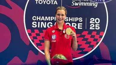 Defne Kurt, dünya şampiyonu oldu: 100 metre kelebekte tarihi başarı!