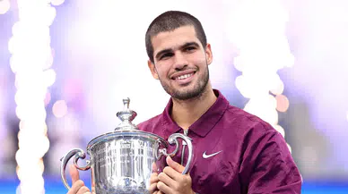 Carlos Alcaraz, ABD Açık’ta Jannik Sinner’i 3-1 yenerek 6. grand slam şampiyonluğunu kazandı
