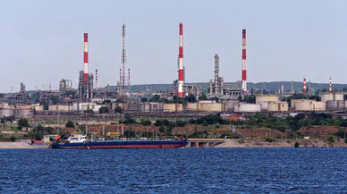 Ukrayna, Rusya’daki petrol rafinerisine saldırı düzenledi