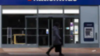 Ünlü banka 3 bin 500 kişiyi işten çıkarıyor!