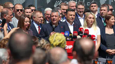 Özgür Özel, Gürsel Tekin'in 'randevu' talebi için: "Gürsel Tekin’e randevu veririm ama kayyıma veremem"