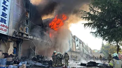 Bağcılar İSTOÇ Ticaret Merkezi'nde yangın: 17 iş yeri zarar gördü