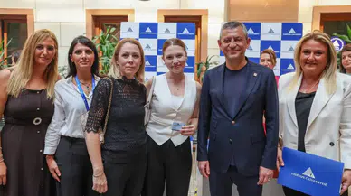 Özgür Özel, Ferdi Zeyrek’in kızı Nehir’in üniversite kaydında yanında oldu