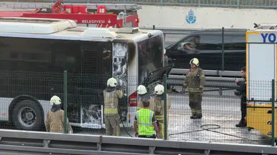 Zeytinburnu'nda metrobüs alev alev yandı