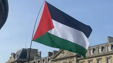 Fransa Filistin’i tanımaya hazırlanıyor: 21 belediyede bayraklar asıldı