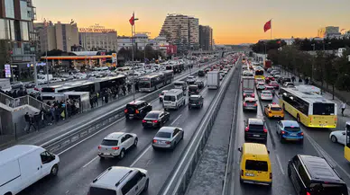 2025-2026 eğitim yılı uyum haftası başladı İstanbul trafiği kilitlendi
