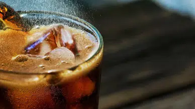 Şekersiz içeceklerdeki tatlandırıcılar beyni 1.5 yıl erken yaşlandırıyor