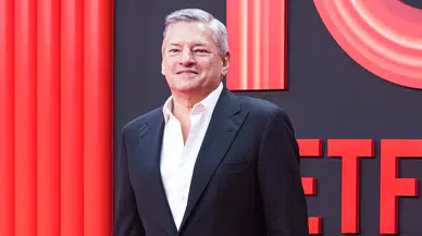 Warner Bros yarışında tansiyon yükseliyor: Ted Sarandos'tan Paramount'a sert eleştiri