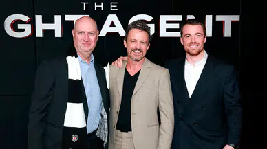 Hollywood'un kalbinde siyah-beyaz sürpriz: The Night Agent yaratıcısından Beşiktaş atkılı şov