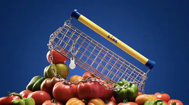 Market koridorlarından podyumlara: Lidl ve Nik Bentel'den market arabası ilhamlı yeni tasarım