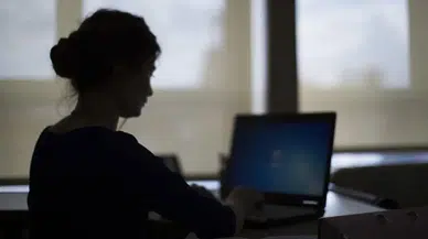 Kadın kamu görevlilerine esnek çalışma ve uzun doğum izni çağrısı