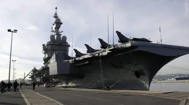 Fransa'dan Akdeniz hamlesi: Macron, Charles de Gaulle gemisini bölgeye gönderdi