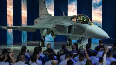 Brezilya'da üretilen ilk süpersonik savaş uçağı F-39E Gripen tanıtıldı
