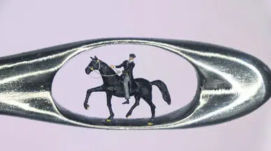 Peaky Blinders karakteri, kirpik fırça ile hayat buldu