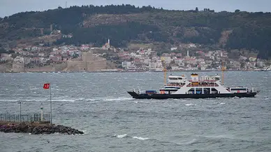 Çanakkale’de feribot seferlerine fırtına engeli