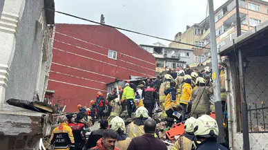 İstanbul Fatih'te 2 bina çöktü: Ekipler enkazda zamanla yarışıyor