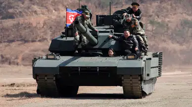 Kim Jong Un'un 13 yaşındaki kızı Ju Ae tank koltuğunda