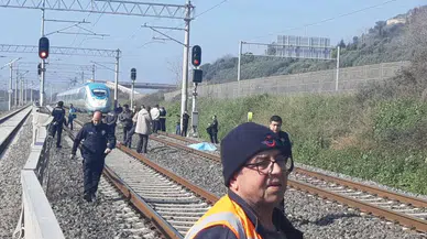Kocaeli’de raylara giren şahıs yüksek hızlı trenin altında kaldı
