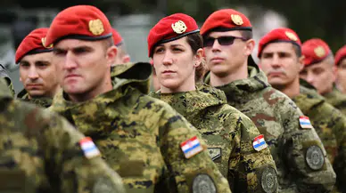Hırvatistan'da zorunlu askerlik dönemi başladı: İlk etapta 800 genç silah altına alındı