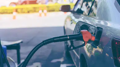 Benzinin litre fiyatına 80 kuruş zam yapıldı