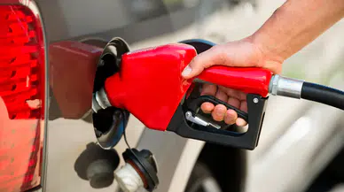 Akaryakıtta tabela bir kez daha değişiyor: Benzin ve motorine çifte zam