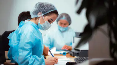 Anayasa Mahkemesi sağlık çalışanlarının nöbet ücreti sınırını iptal etti