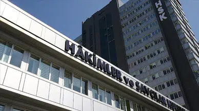 HSK kararnamesiyle 12 hakim ve savcının görev yeri değişti