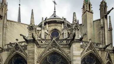 Notre Dame’da vitray krizi: Tarihi doku mu, modern dokunuş mu?