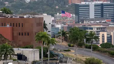 ABD bayrağı 7 yıl sonra Venezuela’da yeniden göndere çekildi