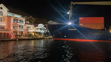 İstanbul Boğazı'nda kaza: Konteyner gemisi yalıya metreler kala durdu