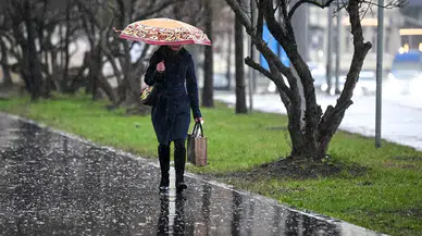 Meteoroloji’den kuvvetli sağanak uyarısı: Sıcaklıklar düşüyor, saat verildi