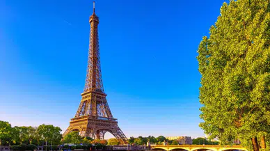 Eyfel Kulesi’nin tarihi merdiveni açık artırmaya çıkıyor